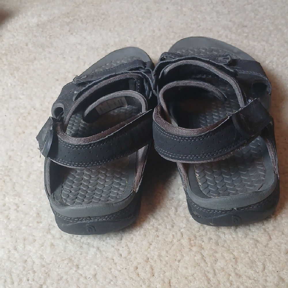 The North Face Black and Gray Sandals with Textured Strap - Picture 2 of 6